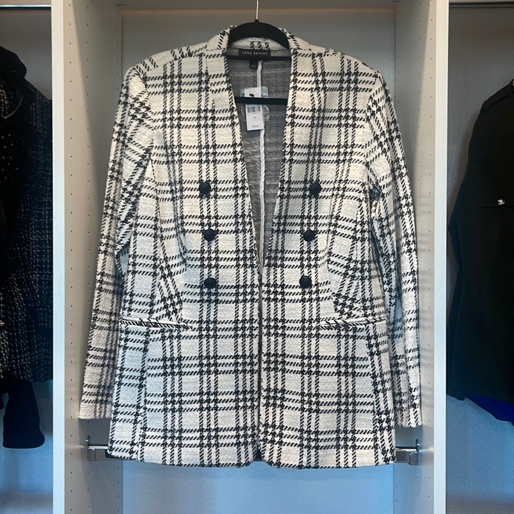 Stunning BNWT Black and White Blazer